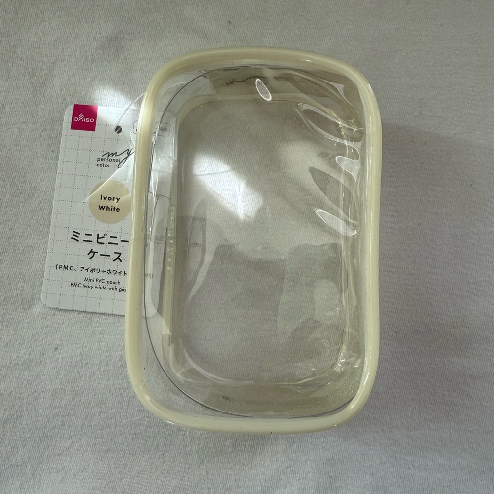 NWT pvc pouch. Perfect to save cute things.